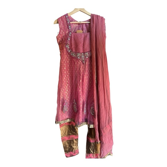 Other - Chic Kurta in Pink & Gold